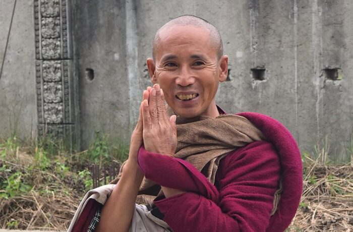 thay minh tue kham nhan quay phim 1