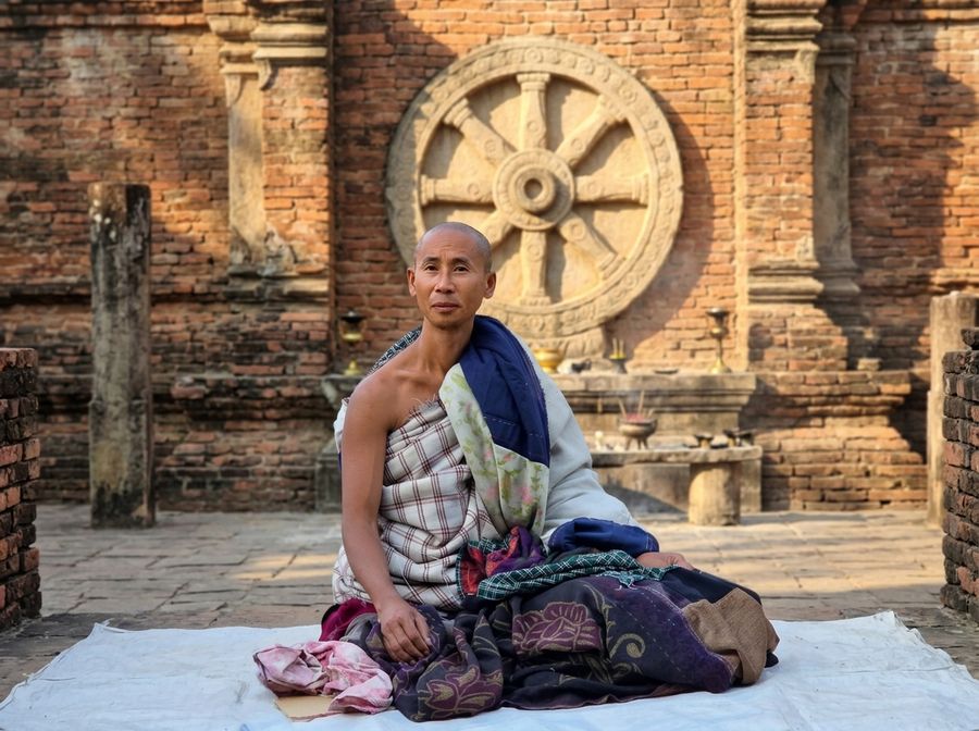 Thay Minh Tue before the Dhamma Chakka – fake practitioner